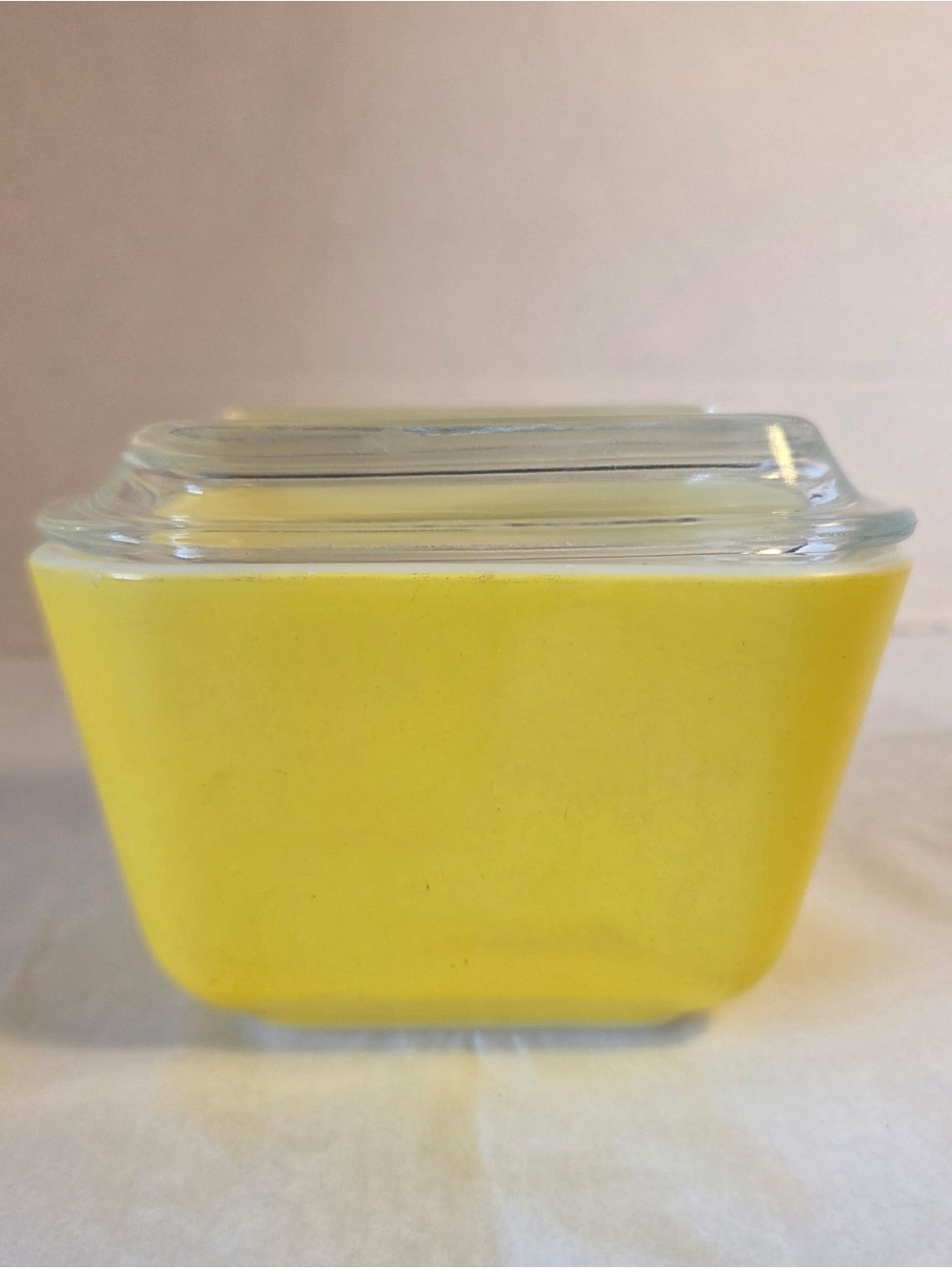 Vintage Pyrex 501-B Yellow 1-1/2 Cup Refrigerator Dish with Glass Lid 501-C